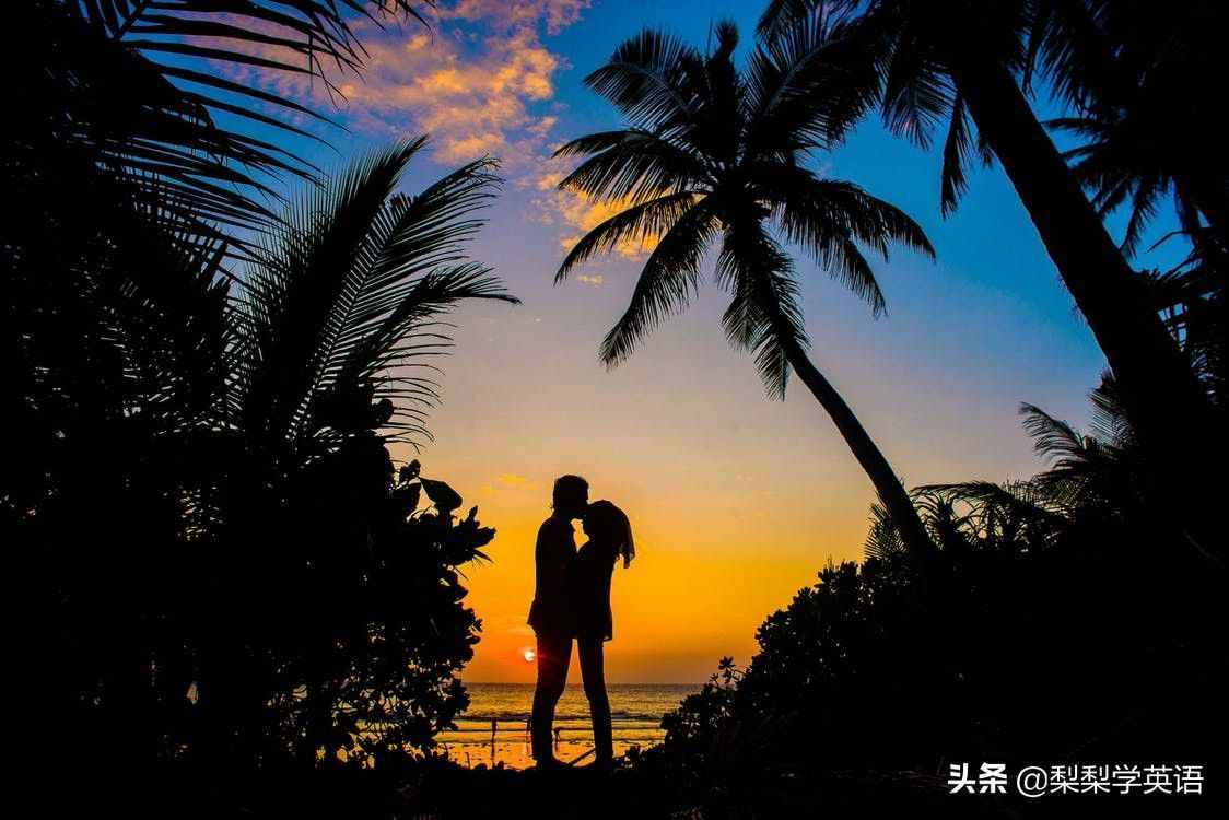 honey是蜂蜜，moon是月亮，那么honeymoon是什么意思呢？