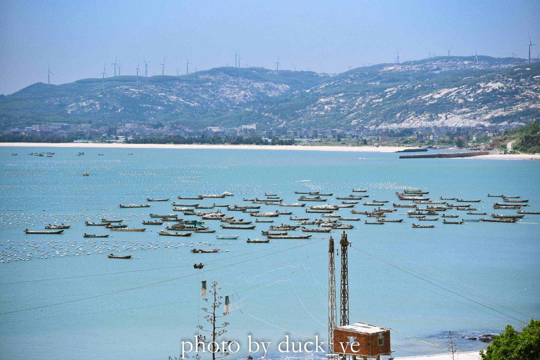 福建漳州有個(gè)“小墾丁”，燈塔、草地、無敵海景，美得不像話