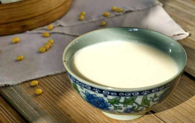 家庭自制豆?jié){：30款配方全在這了，營(yíng)養(yǎng)又好喝，全家老小都適合！