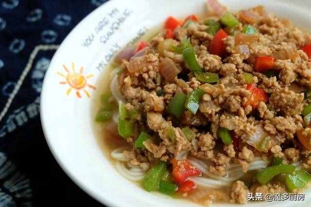 夏天常做的拌面，有肉有菜還有芝麻醬，做法簡單味道好，全家都愛