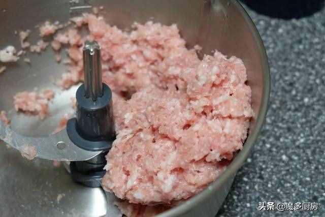 夏天常做的拌面，有肉有菜還有芝麻醬，做法簡單味道好，全家都愛