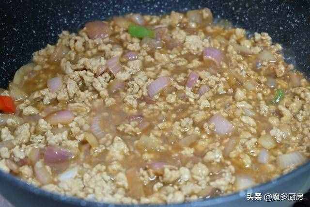 夏天常做的拌面，有肉有菜還有芝麻醬，做法簡單味道好，全家都愛