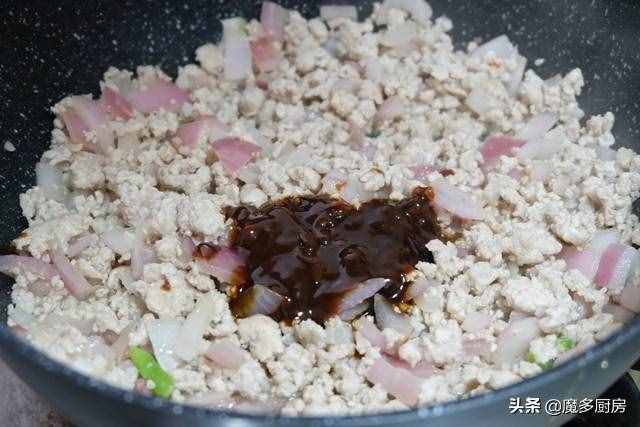 夏天常做的拌面，有肉有菜還有芝麻醬，做法簡單味道好，全家都愛