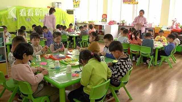 超可愛！幼兒園上演環(huán)?！皶r裝秀”老師：衣服都是孩子親手做的