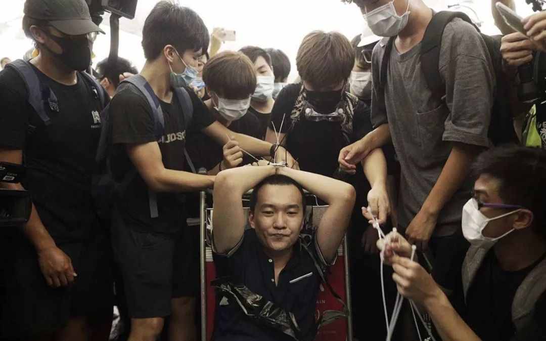 香港“廢青”醒醒吧！看看內(nèi)地青年都在做什么，你們會(huì)汗顏