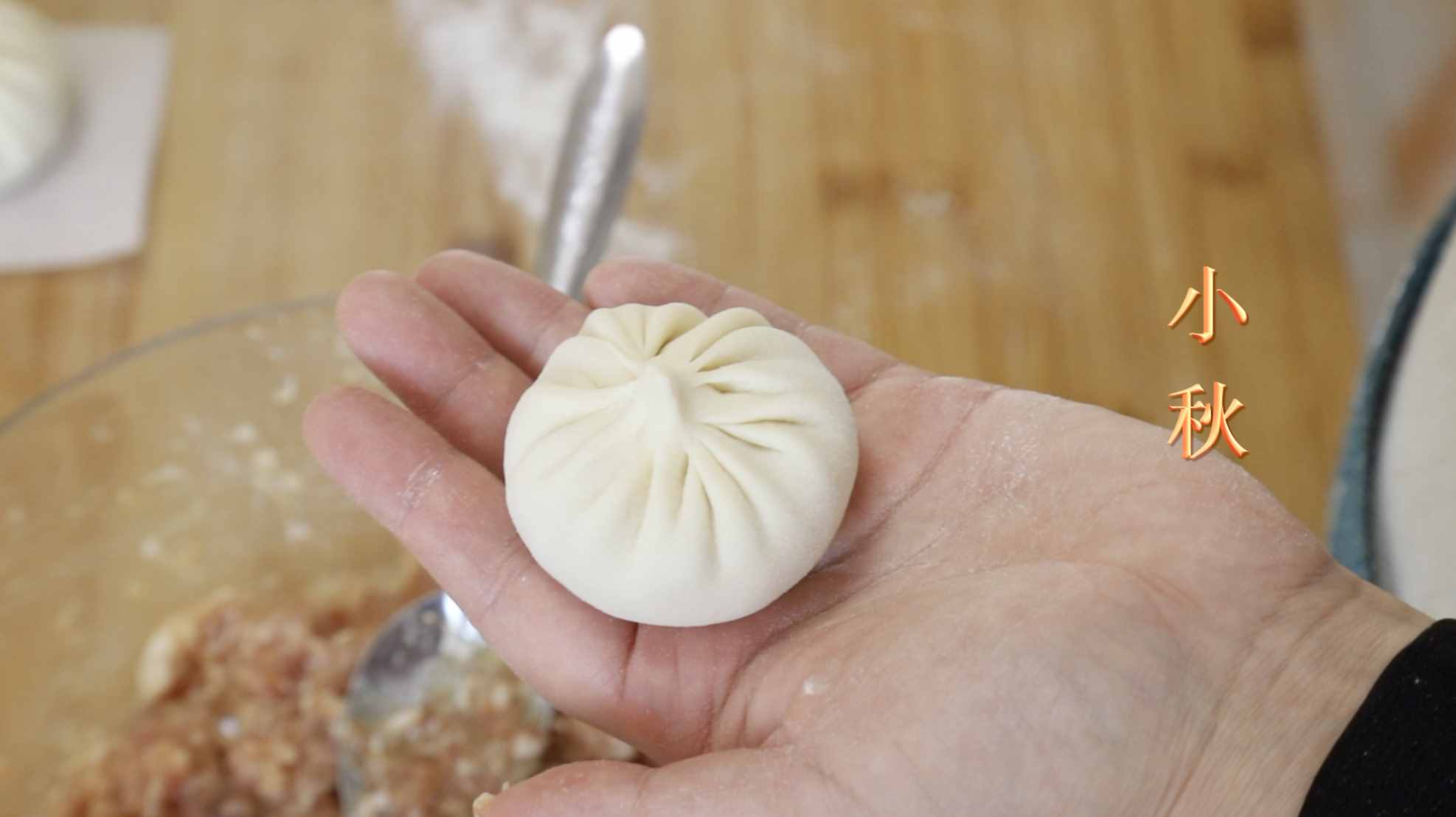 灌湯包做法：只要記住這個(gè)小竅門，皮薄透亮，湯汁飽滿，好吃