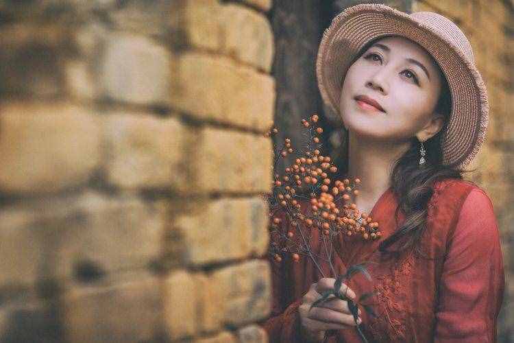 我情愿為你畫地為牢，孤獨終老