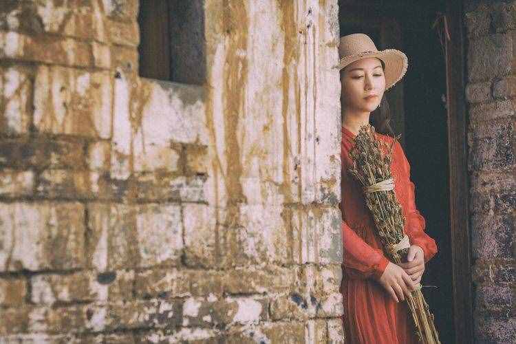 我情愿為你畫地為牢，孤獨終老