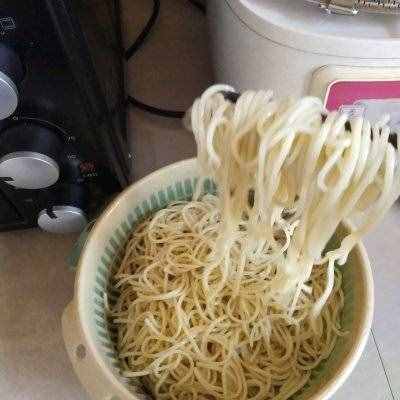 家庭版涼面你這么做，比買(mǎi)的還好吃