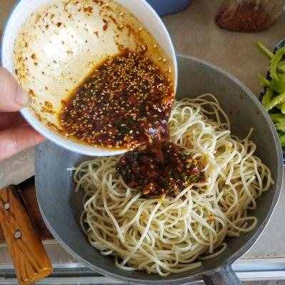 家庭版涼面你這么做，比買(mǎi)的還好吃