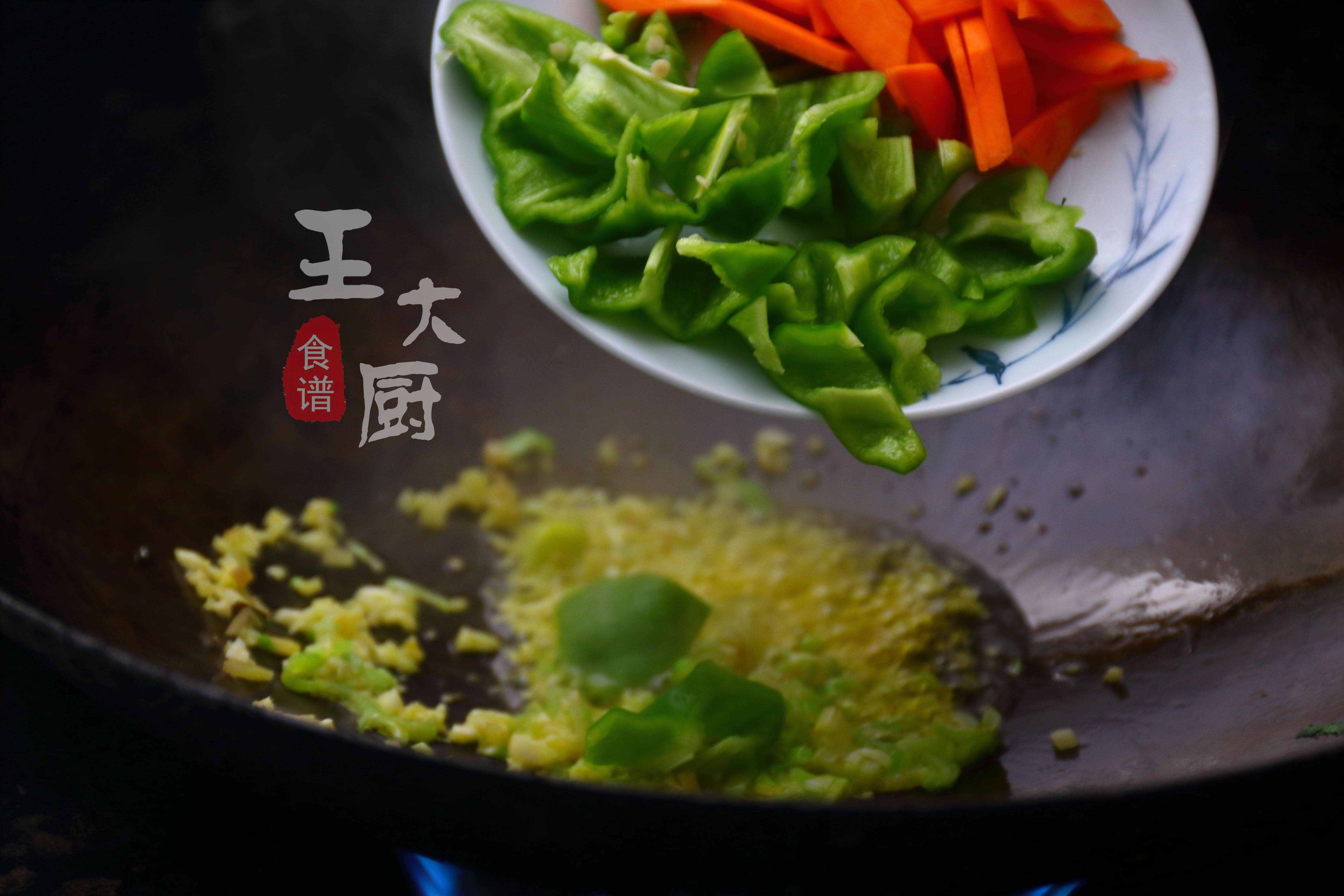 大廚教你做簡(jiǎn)單又好吃的溜肥腸，一步一步來，保證能學(xué)會(huì)