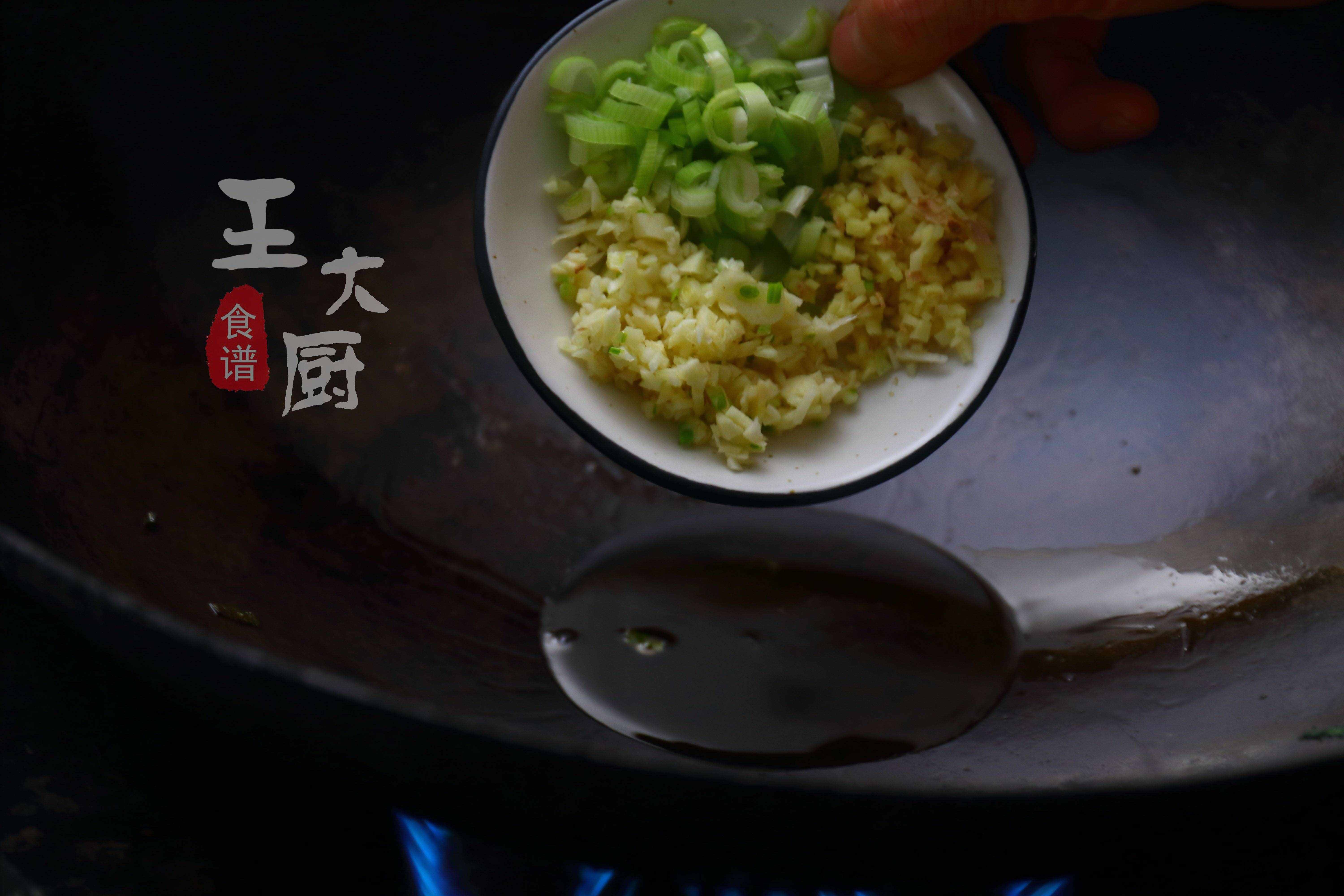 大廚教你做簡(jiǎn)單又好吃的溜肥腸，一步一步來，保證能學(xué)會(huì)
