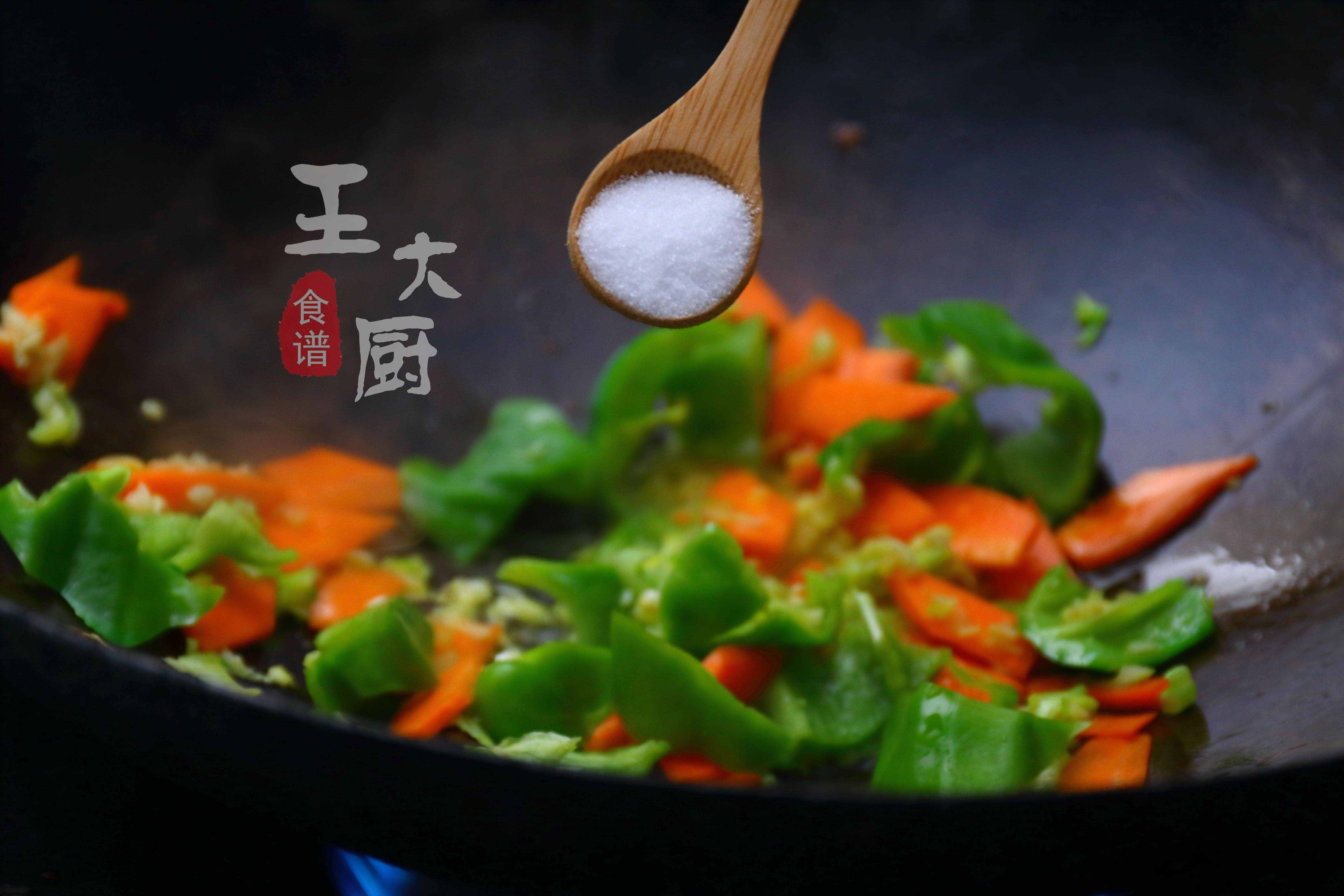 大廚教你做簡(jiǎn)單又好吃的溜肥腸，一步一步來，保證能學(xué)會(huì)