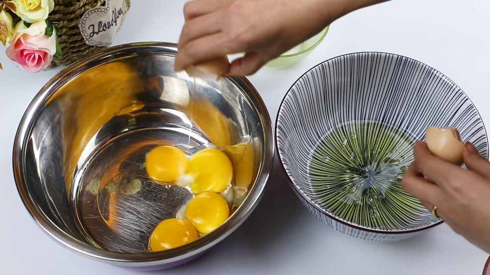 蛋糕在家就能輕松做，不加任何添加劑，五個(gè)雞蛋就搞定，香甜軟糯