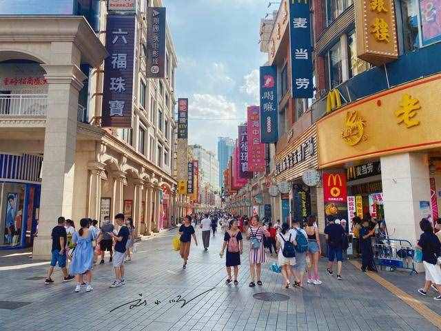 曾經(jīng)是廣州最著名的商業(yè)步行街，如今卻變得破敗，連游客都不多了