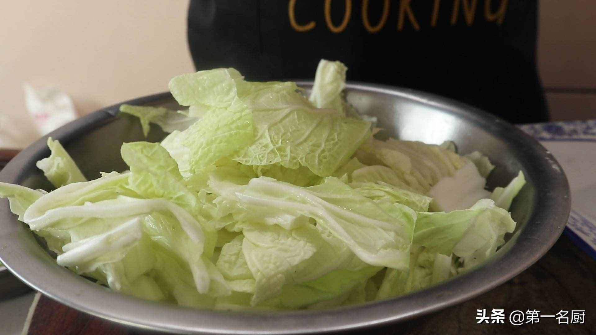 這才是酸辣大白菜的家常做法，口感爽脆又多汁，下酒下飯都不錯(cuò)