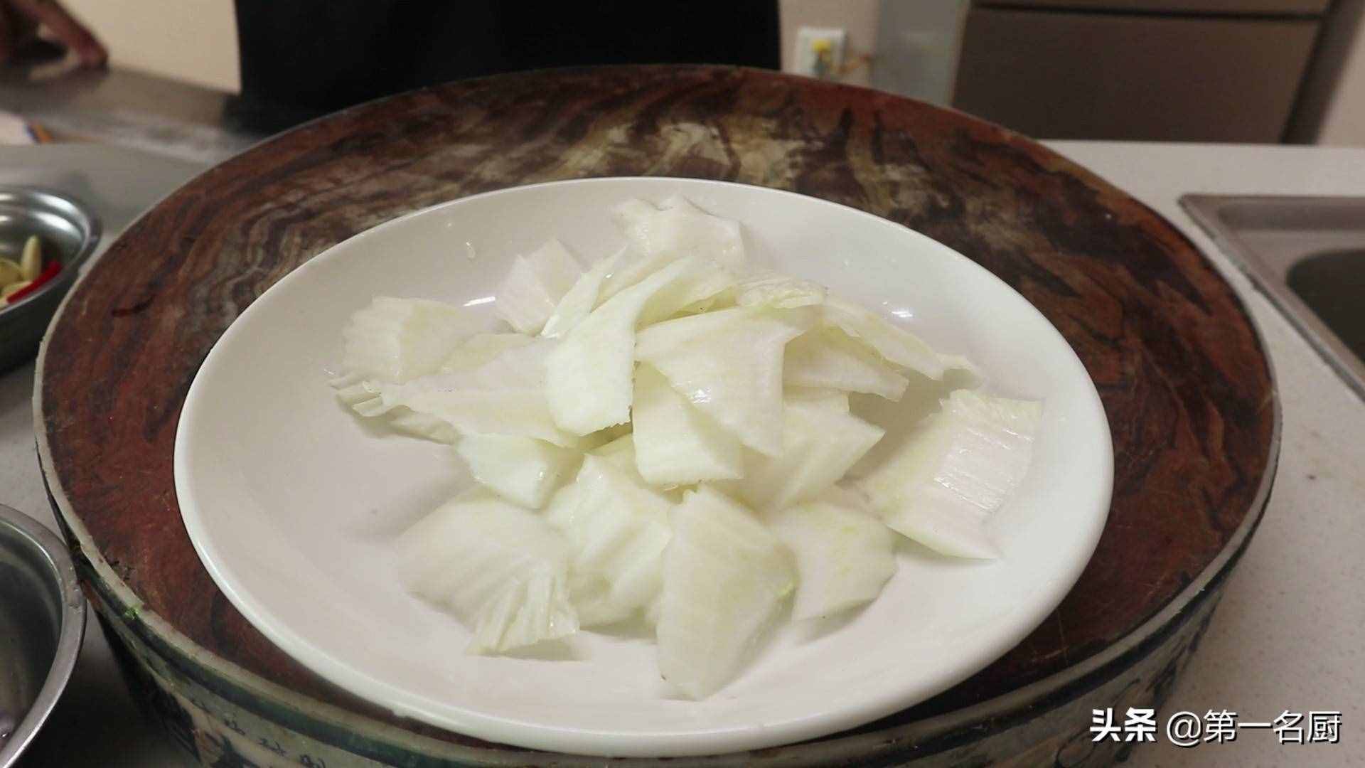 這才是酸辣大白菜的家常做法，口感爽脆又多汁，下酒下飯都不錯(cuò)