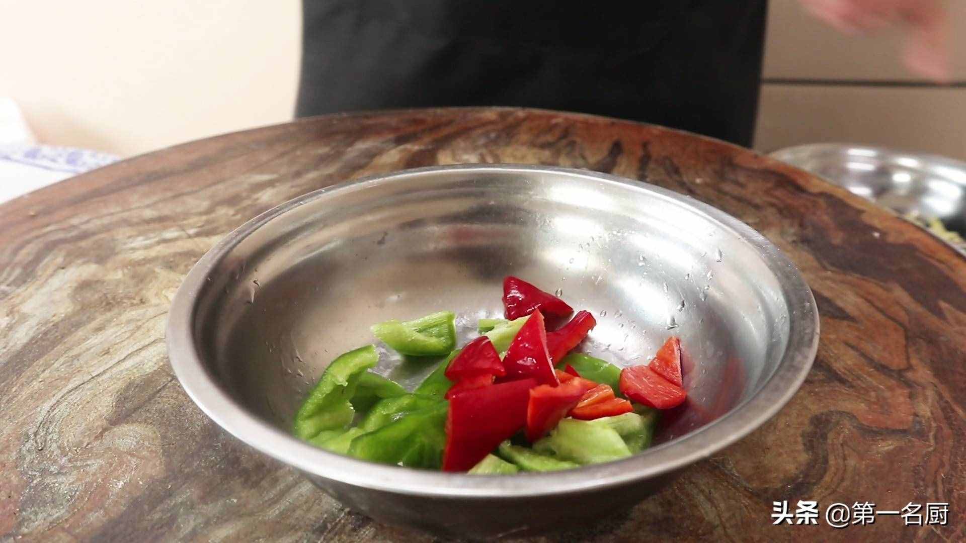 這才是酸辣大白菜的家常做法，口感爽脆又多汁，下酒下飯都不錯(cuò)