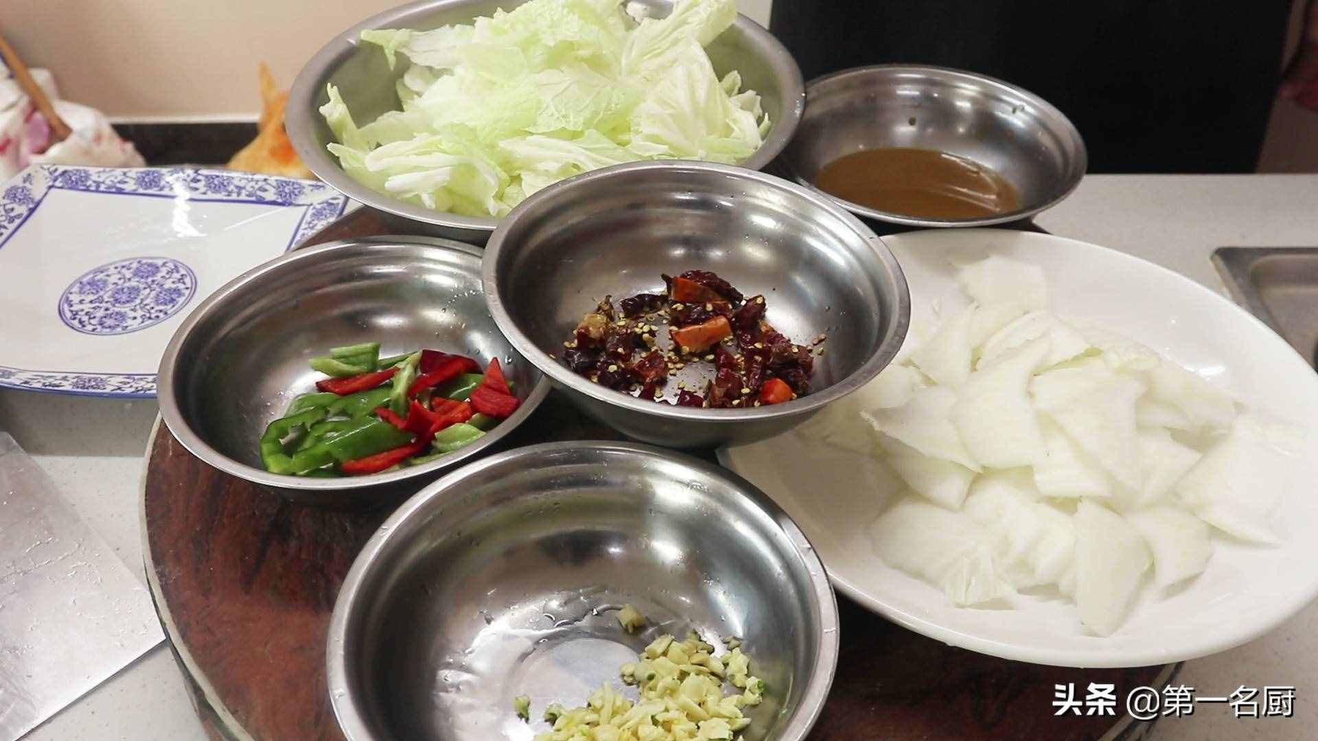 這才是酸辣大白菜的家常做法，口感爽脆又多汁，下酒下飯都不錯(cuò)