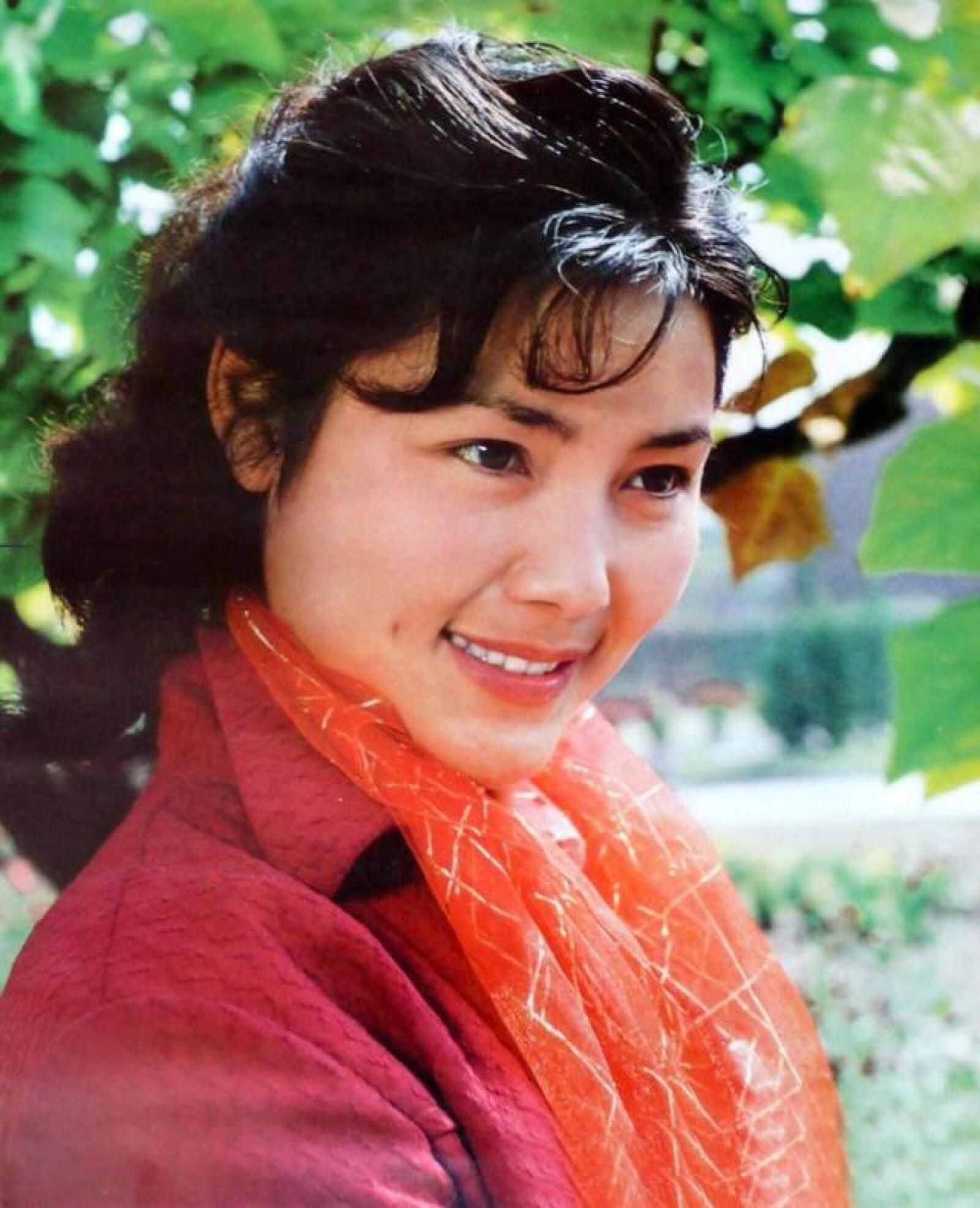 66歲姜黎黎：憑《紅牡丹》大火，曾身患腫瘤，今幸福得讓人眼紅