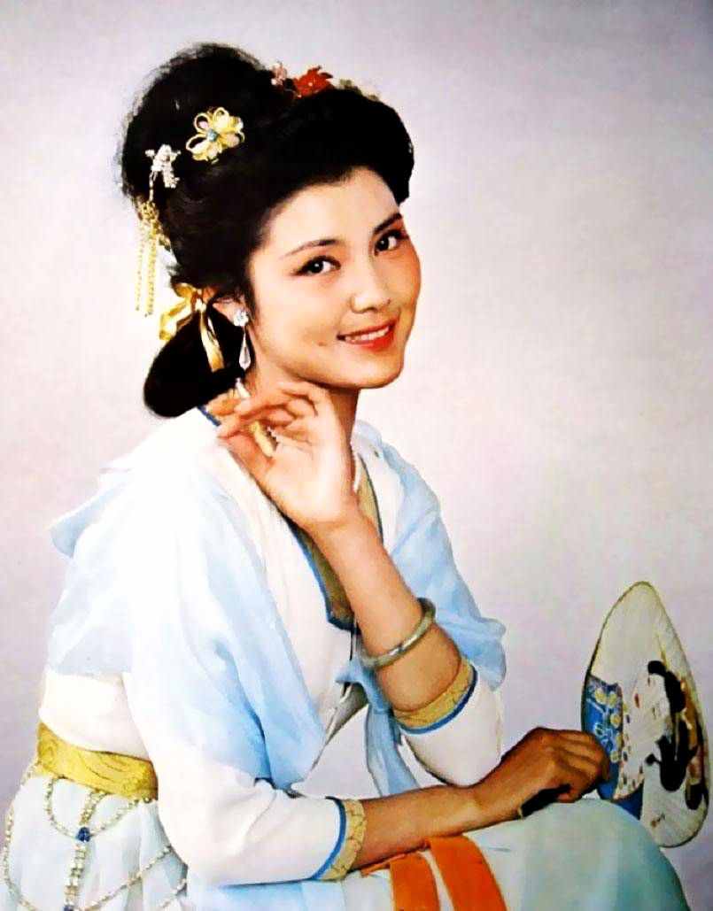 66歲姜黎黎：憑《紅牡丹》大火，曾身患腫瘤，今幸福得讓人眼紅