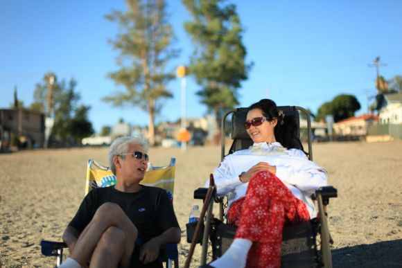 66歲姜黎黎：憑《紅牡丹》大火，曾身患腫瘤，今幸福得讓人眼紅