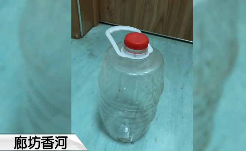 工友請(qǐng)喝酒，28歲男子酒后雙目失明：酒是撿的，請(qǐng)客的人自己沒(méi)喝