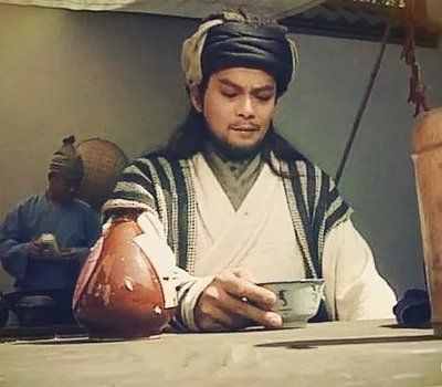 喬峰與洪七公之間有8代幫主，他們的降龍十八掌造詣如何？