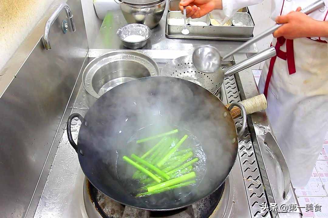 這才是蘆筍最正確做法，色香味全、營(yíng)養(yǎng)不流失，全家老小都夸好吃