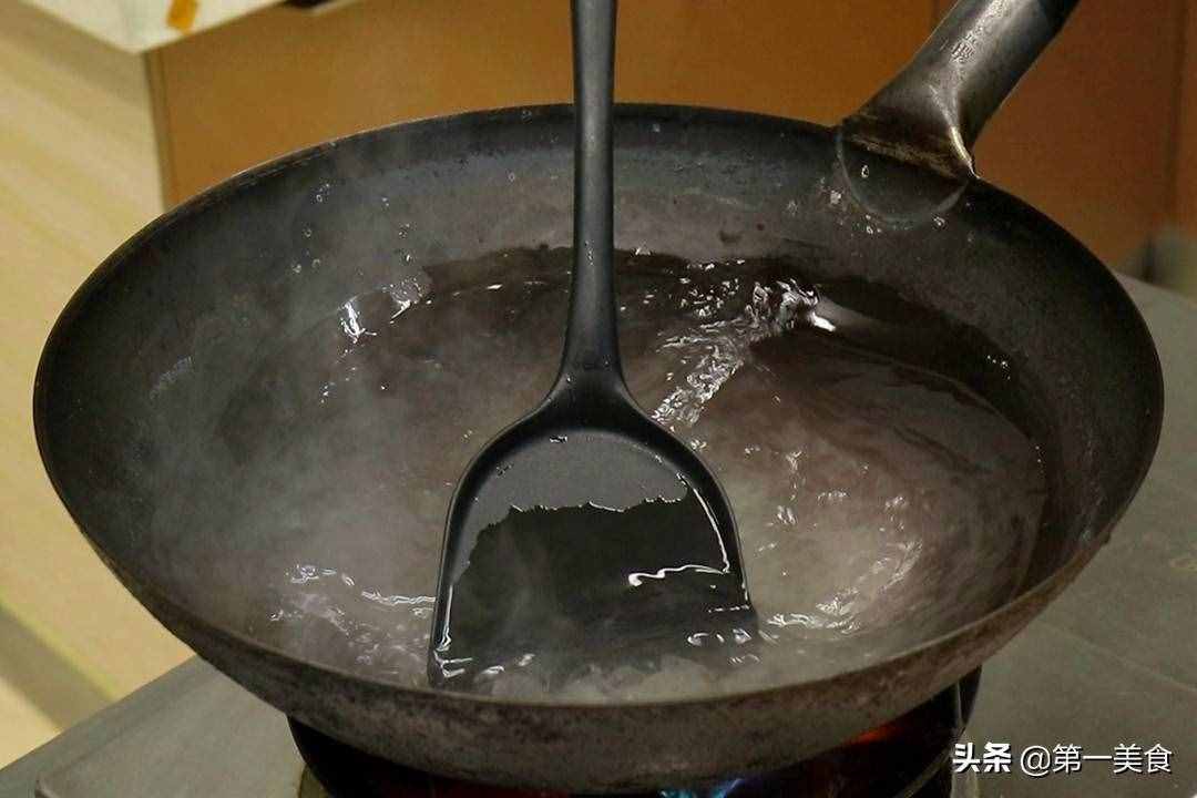 腌臘八蒜、只放醋是不夠的！用廚師長的做法、2天就變綠