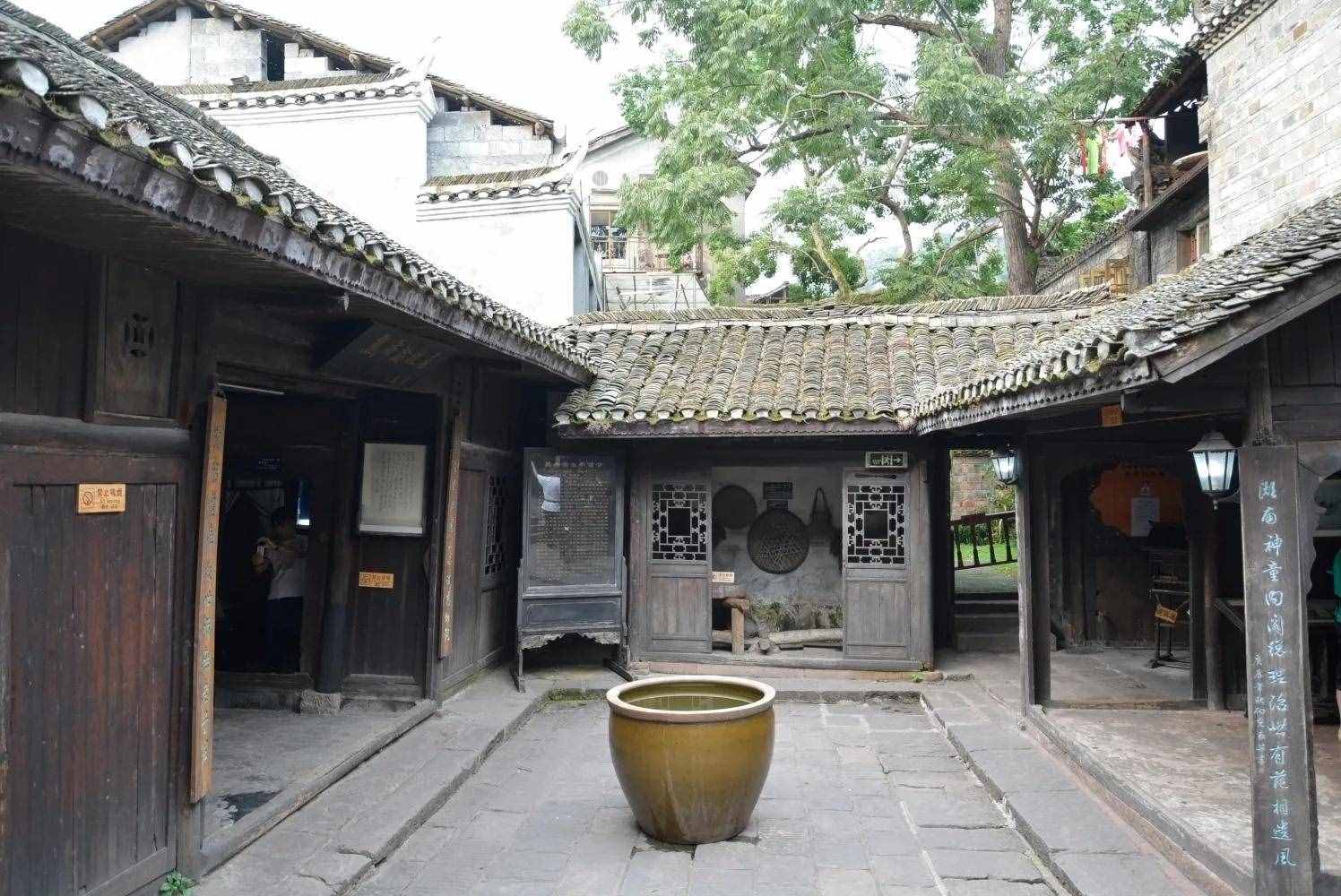 鳳凰古城精華游路線推薦，縱覽9大必打卡景點(diǎn)，探秘特色民俗文化