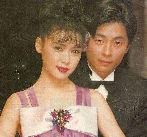浪子王杰的傳奇一生，兩段婚姻妻子都離他而去，后被人毒壞噪子