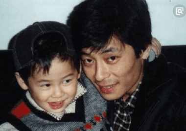浪子王杰的傳奇一生，兩段婚姻妻子都離他而去，后被人毒壞噪子