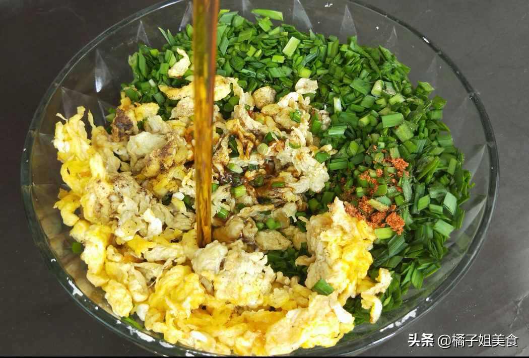 “餃子皮”這個做法最近火了，飯店都吃不到，連吃10天也不膩