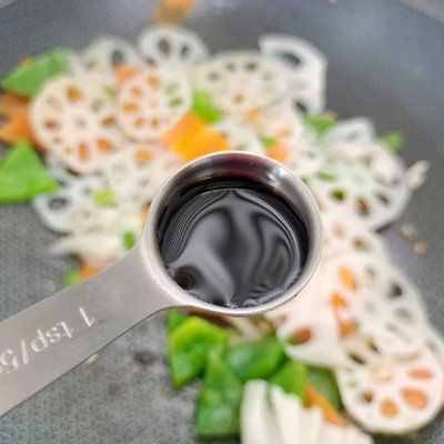你清炒藕片的正宗做法，簡(jiǎn)單幾步，越吃越上癮