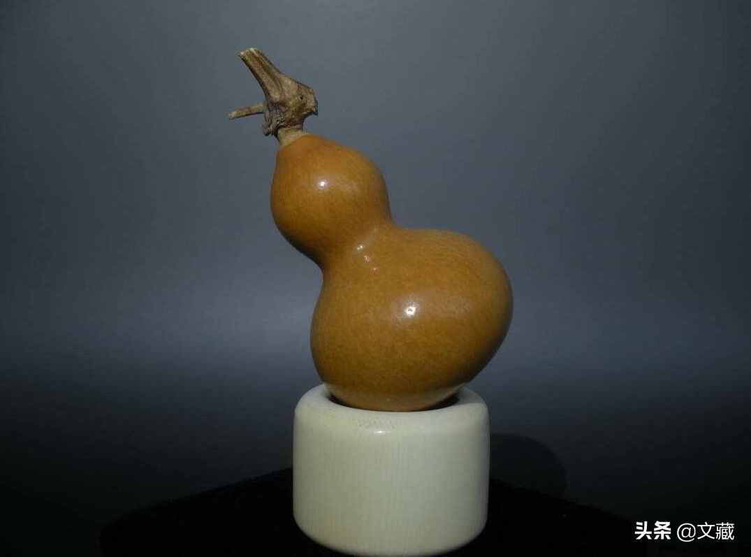 手捻葫蘆，盤玩在股掌之間的吉祥物