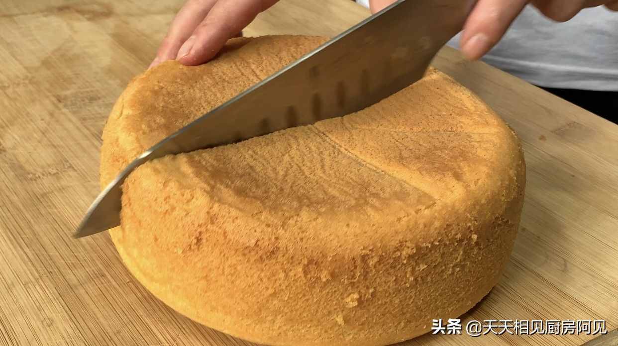 家里有電飯煲和雞蛋就能做蛋糕，第一次做就能成功，蓬松暄軟