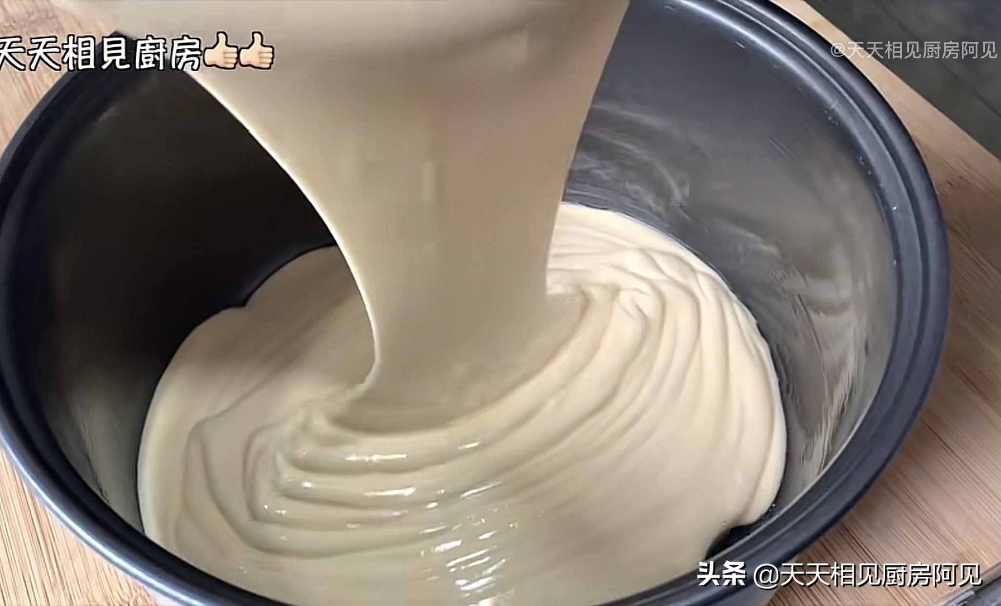 家里有電飯煲和雞蛋就能做蛋糕，第一次做就能成功，蓬松暄軟