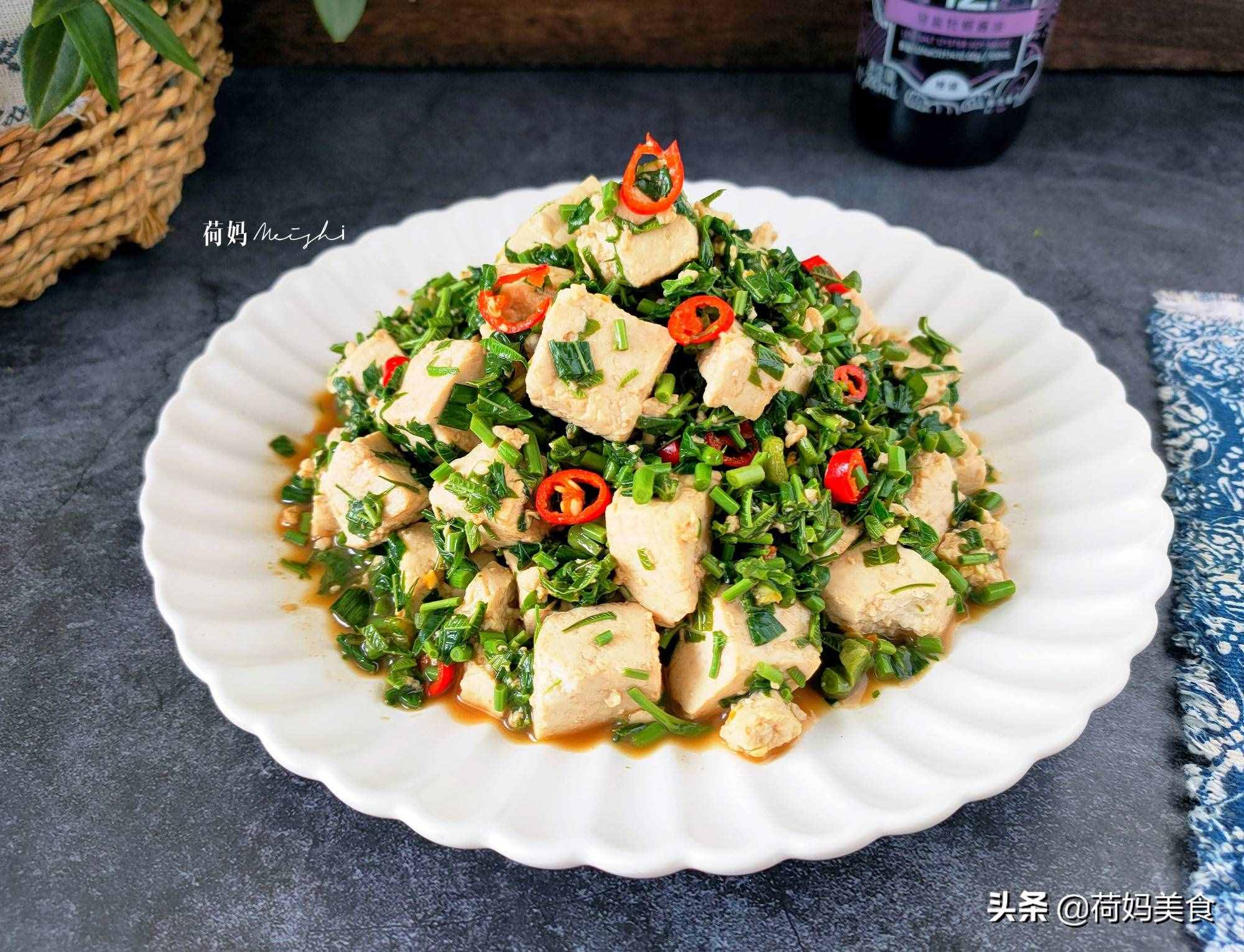 春天第一拌：香椿芽拌豆腐，簡單三步，軟嫩清香，爽口又下飯