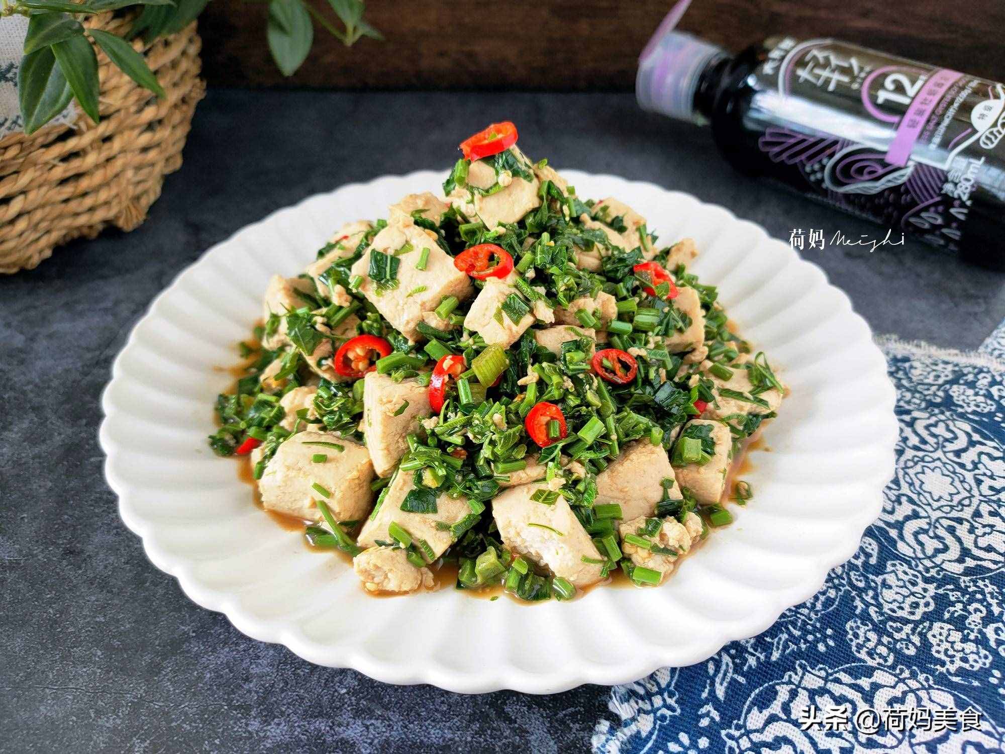 春天第一拌：香椿芽拌豆腐，簡單三步，軟嫩清香，爽口又下飯