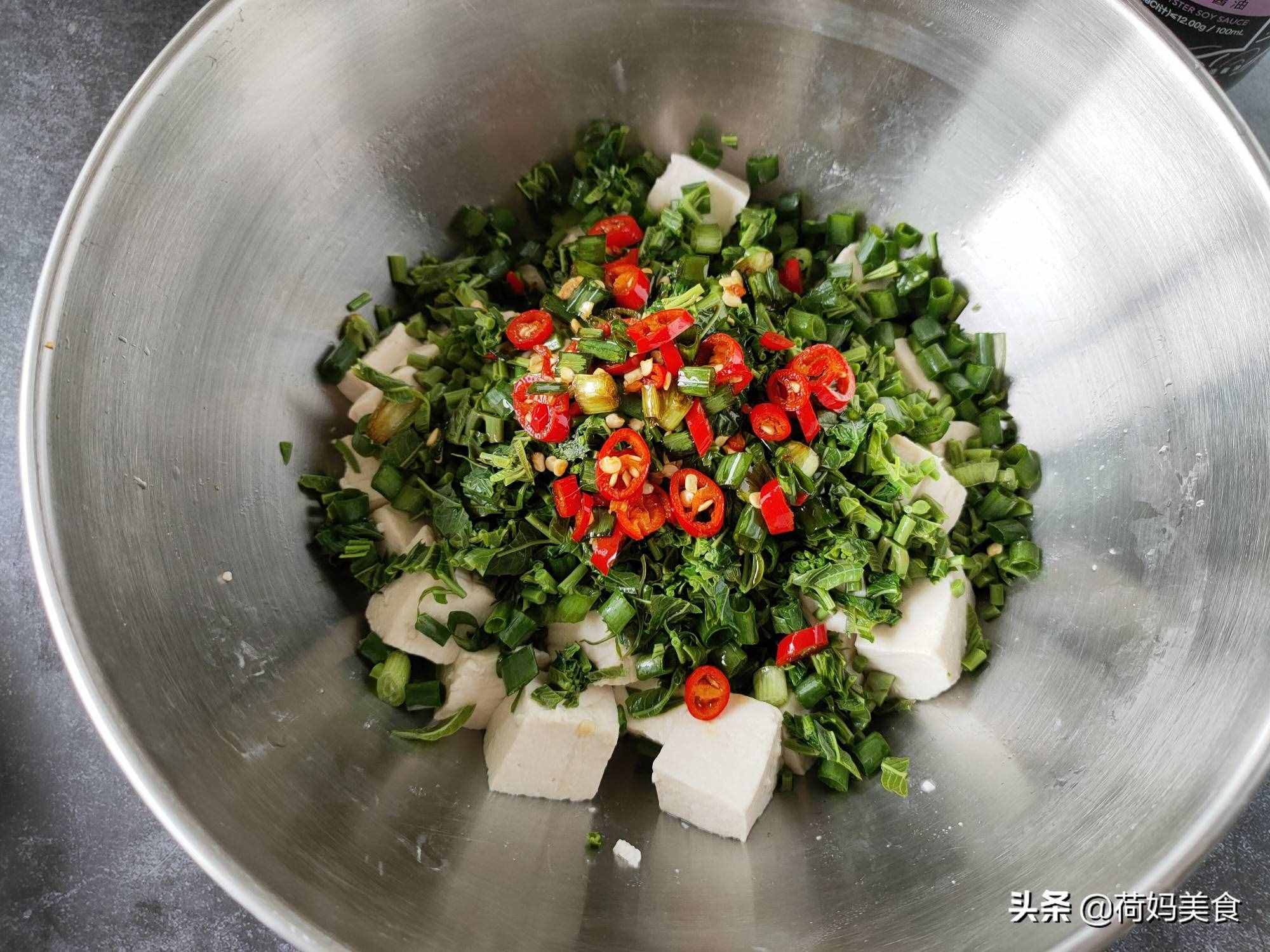 春天第一拌：香椿芽拌豆腐，簡單三步，軟嫩清香，爽口又下飯
