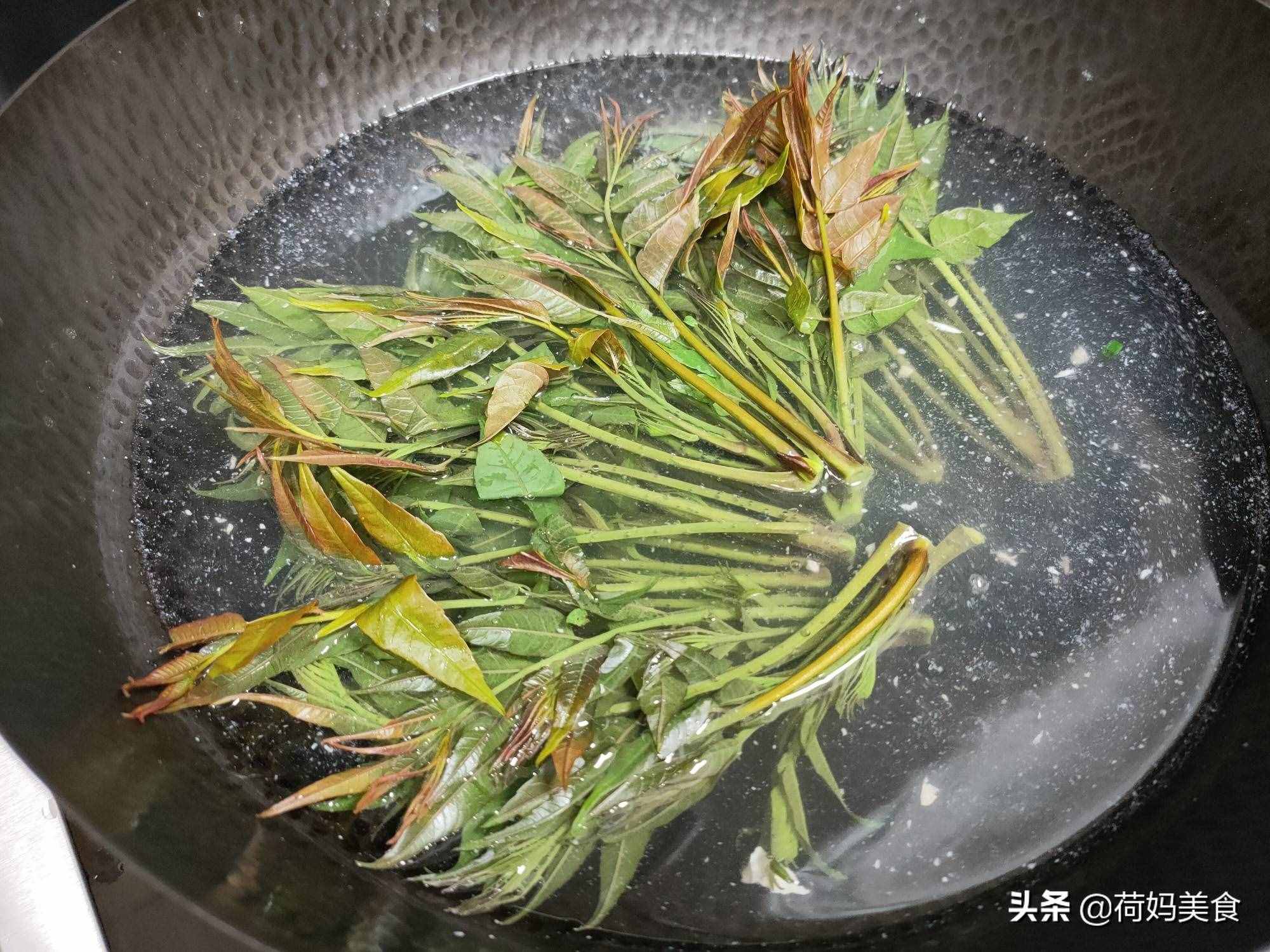 春天第一拌：香椿芽拌豆腐，簡單三步，軟嫩清香，爽口又下飯