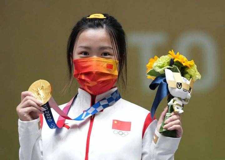 冠軍女孩淪為跪族女孩，奧運何時結(jié)束唯金牌論？