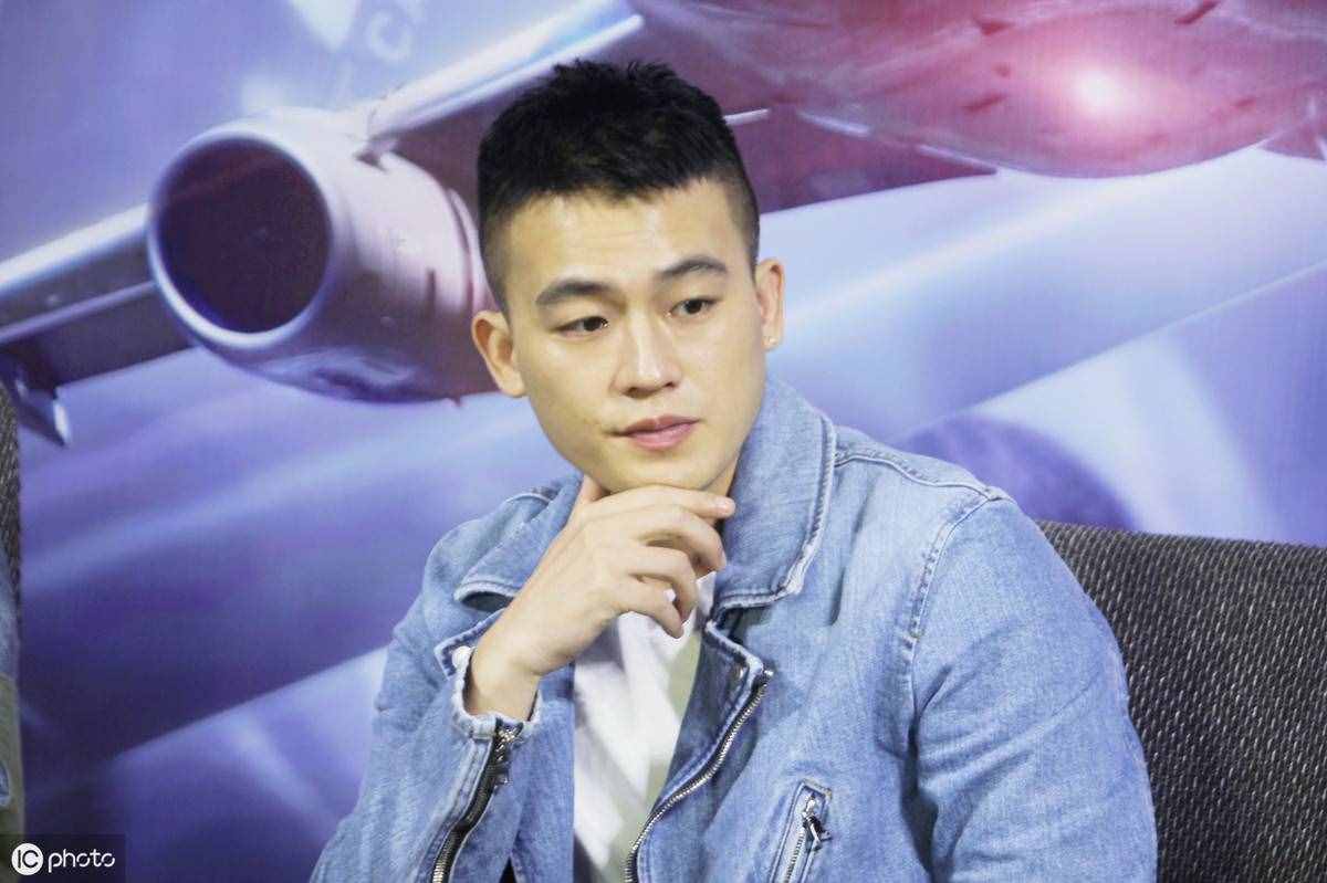 “圓臉”男生剪什么發(fā)型比較好看？建議按這4個(gè)方法剪，效果不錯(cuò)
