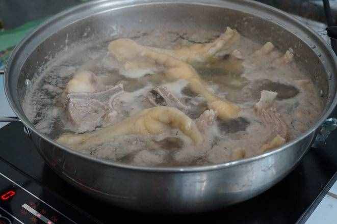 冬天女人要常喝此湯，鮮美可口，美容養(yǎng)顏有滋潤皮膚，比燕窩養(yǎng)人