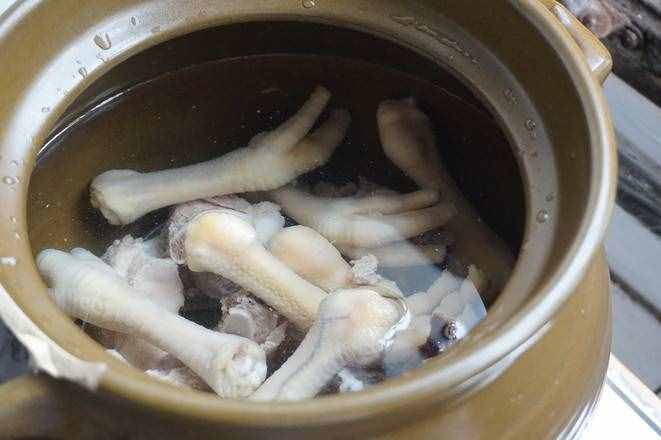 冬天女人要常喝此湯，鮮美可口，美容養(yǎng)顏有滋潤皮膚，比燕窩養(yǎng)人