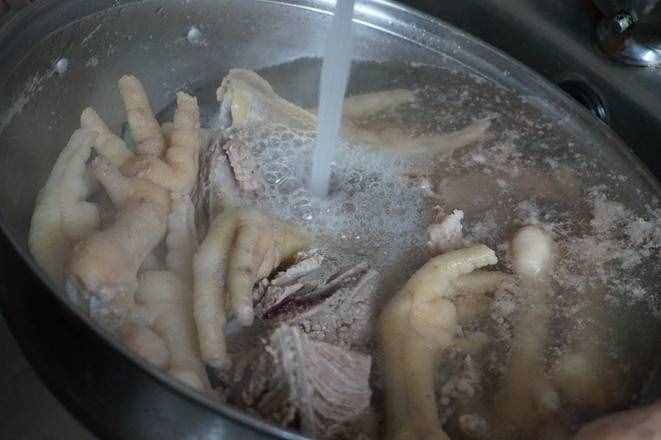 冬天女人要常喝此湯，鮮美可口，美容養(yǎng)顏有滋潤皮膚，比燕窩養(yǎng)人