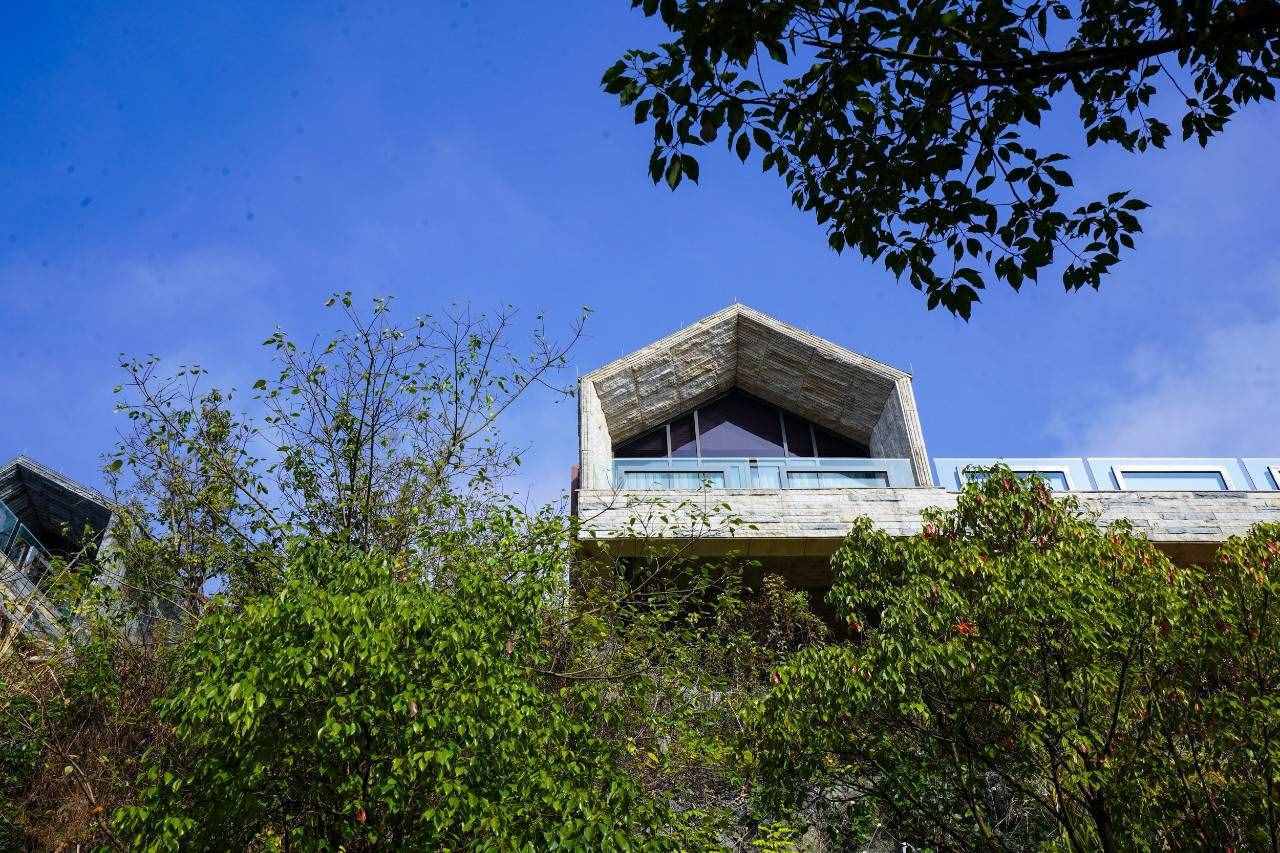 杭州后花園新開一家神仙酒店，藏在醉美山水秘境里，寧?kù)o而避世