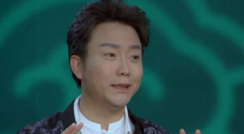 李玉剛近照發(fā)福臉腫成包子？自曝惹怒梅蘭芳兒子，今四處商演撈金