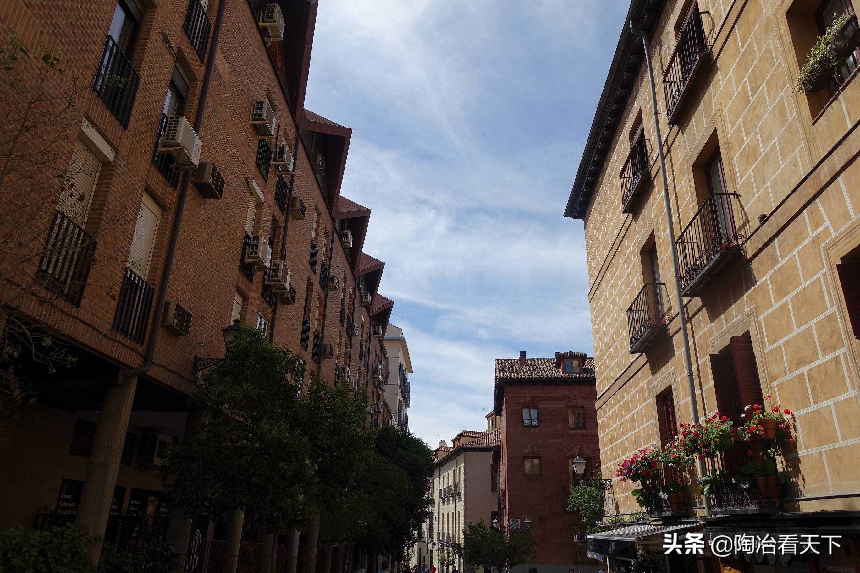 西班牙首都馬德里陽光燦爛，風(fēng)景宜人，最適合漫步游覽